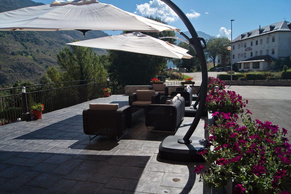 Hotel La Morera Valencia D'Aneu Exterior photo