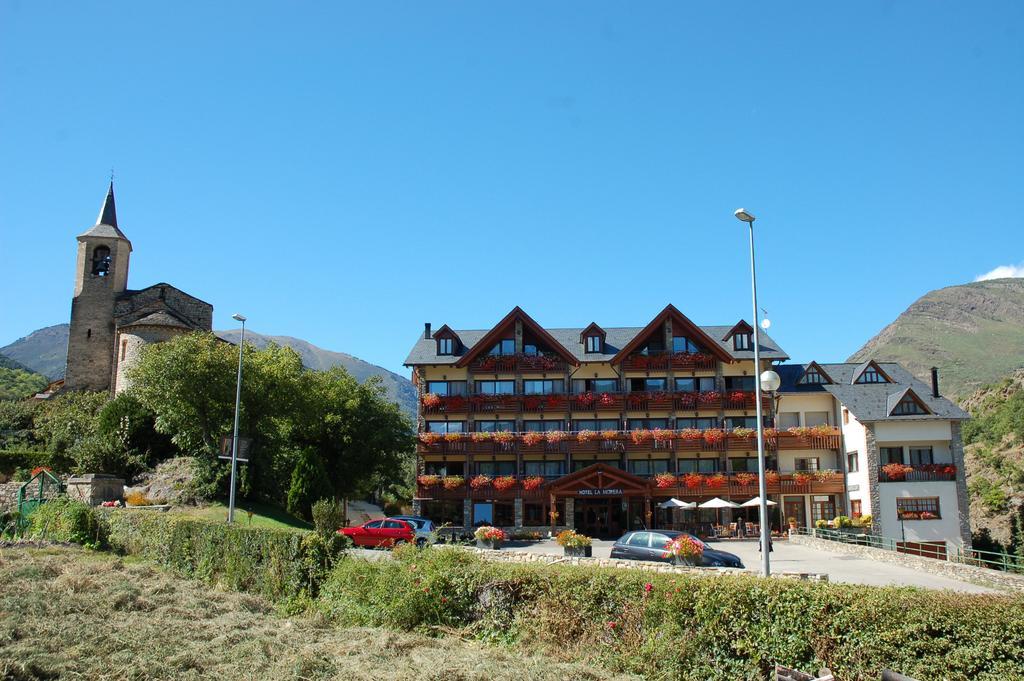 Hotel La Morera Valencia D'Aneu Exterior photo
