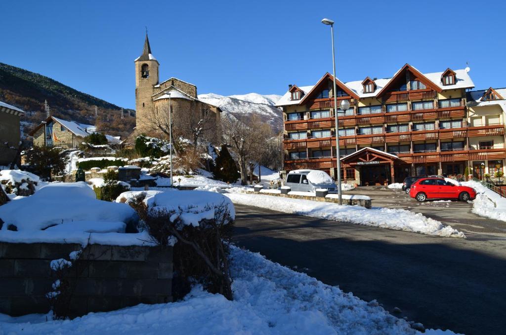 Hotel La Morera Valencia D'Aneu Exterior photo